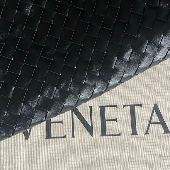 NEW BOTTEGA VENETA SMALL HOP 
in Black. Never worn. Comes with tags & dust bag - Picture 13 of 16